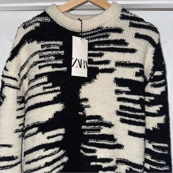 NWT Zara Abstract Jacquard Sweater Black White L - Picture 4 of 7